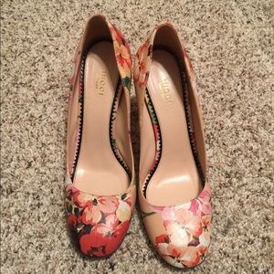 Gucci floral print heels size 37
